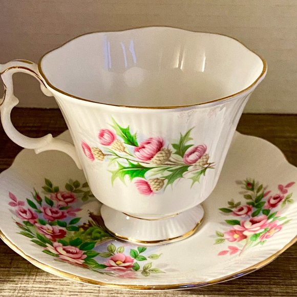 Royal Albert Teacup and Saucer - Picture 2 of 7